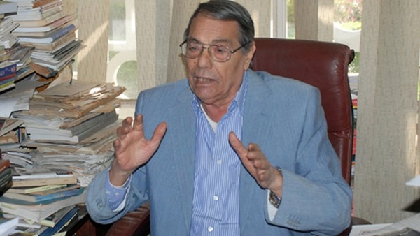 الكاتب الصحفي صلاح