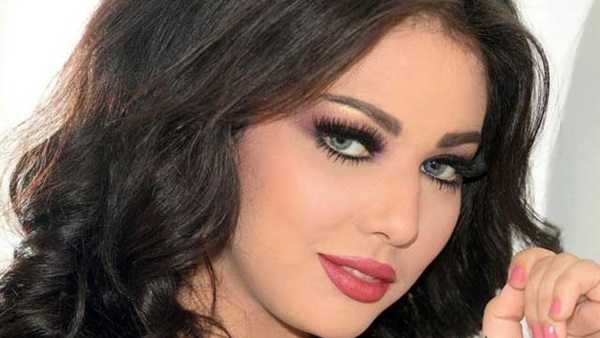 الفنانة ابتسام