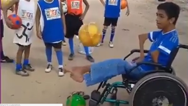 ولد تحدى إعاقته