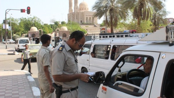 ضابط شرطة أوقف سائق