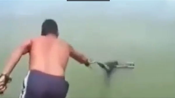 أم تضع ابنها بحقيبة