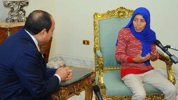 السيسي وفتاة العربة
