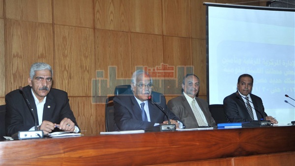 وزير النقل يجتمع