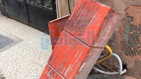 أسلاك كهربائية مكشوفة