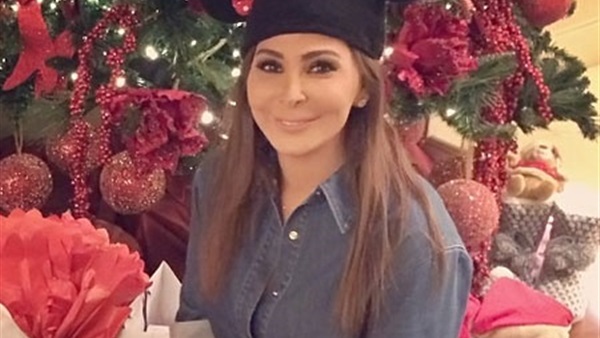 اليسا تحتفل بالكريسماس
