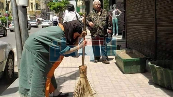 عاملة نظافة بدرجة