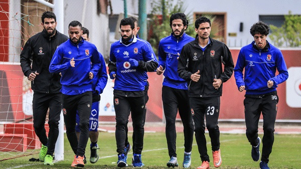 لاعبو الفريق الأول