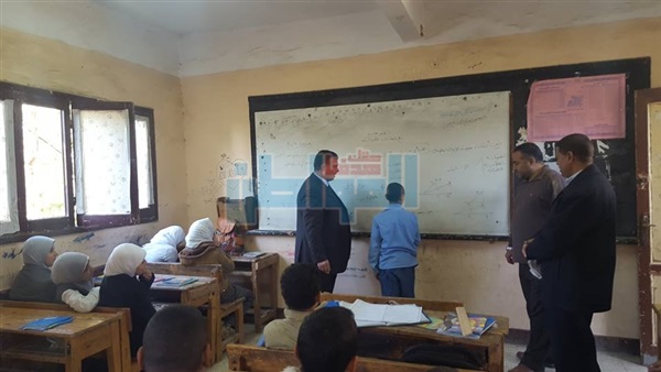 زيارة المحافظ لمدرسة
