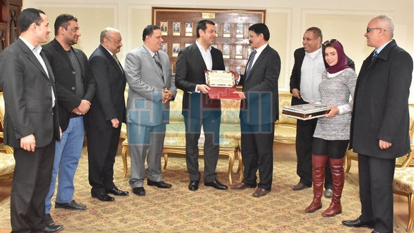 لقاء محافظ أسيوط