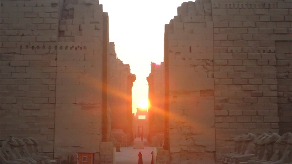 تعامد الشمس على معبد