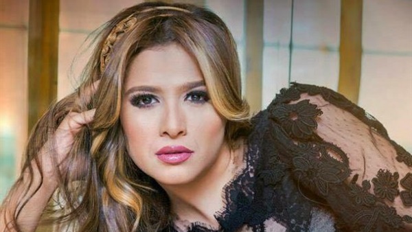 ياسمين عبد العزيز