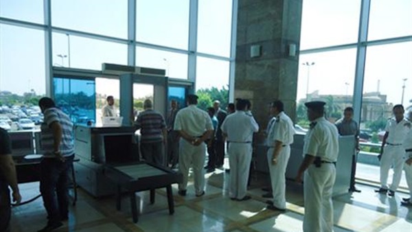 الاجهزة الأمنية بمطار