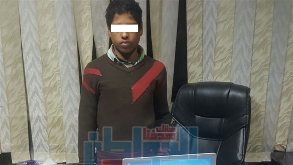 المتهم ومعه المضبوطات