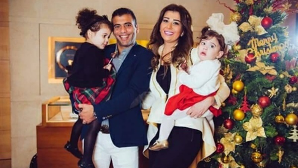 عماد متعب برفقة بناته