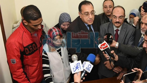 وزير الإسكان ينتقد