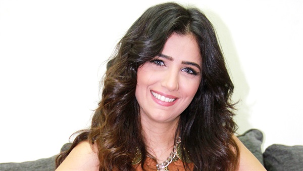 الفنانة الشابة مي