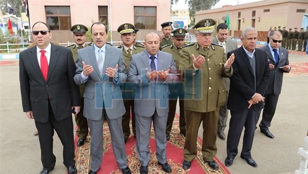 محافظ المنوفية يضع