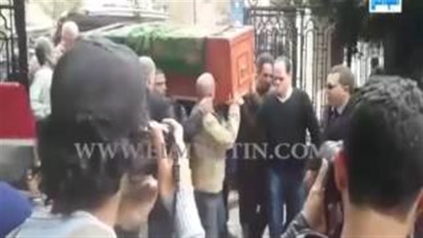 وصول جثمان الشاعر