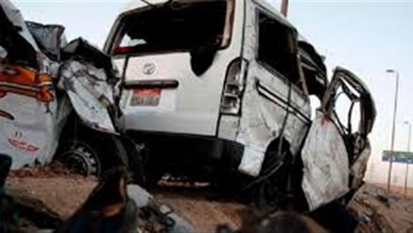 تصادم سيارتين بالأقصر