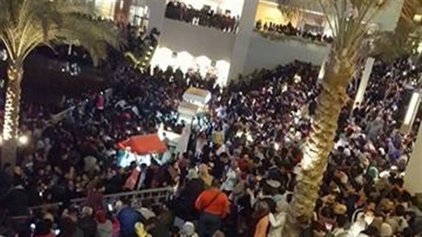 الجماهير داخل كايرو