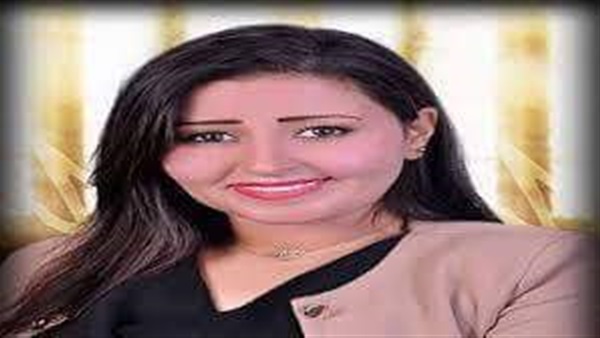 الإعلامية والكاتبة