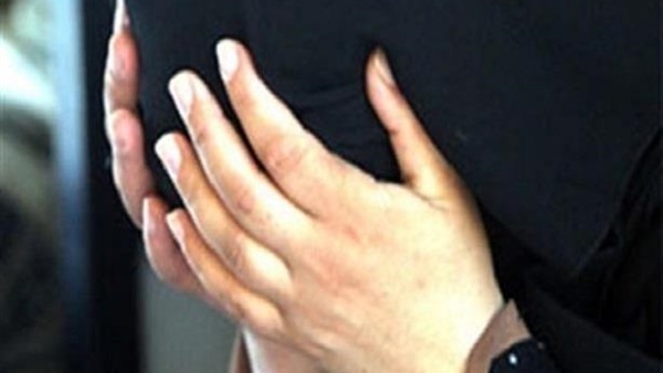 سيدة تستغيث