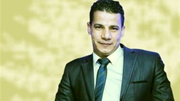 أيمن عيسي