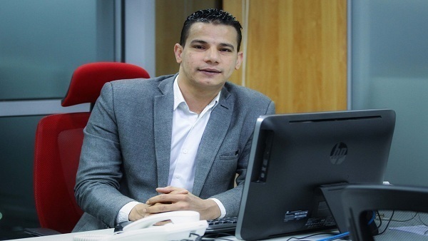 الكاتب الصحفي أيمن