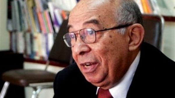 الكاتب الصحفي حسين