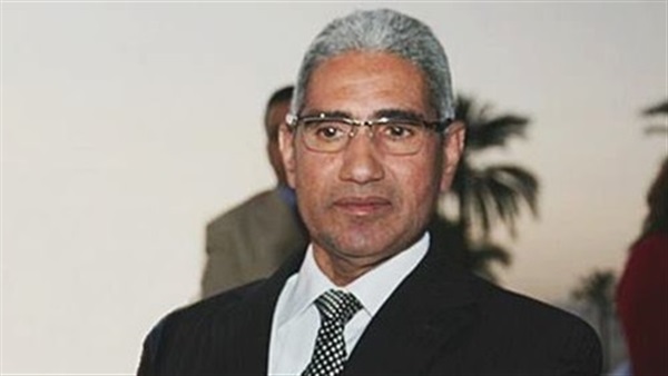 الدكتور عباس منصور،