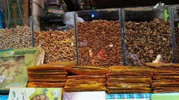 ضبط 3 طن ياميش مجهولة