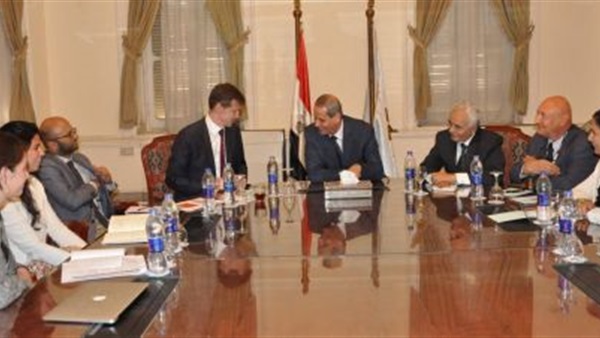وزير التعليم يبحث