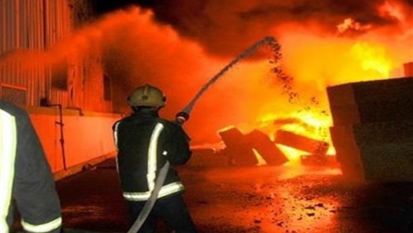 بـ 20 سيارة إطفاء..
