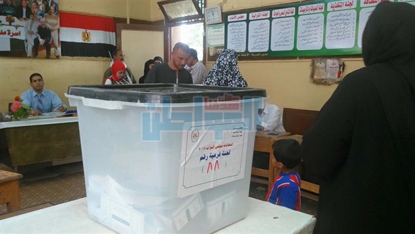 لجنة انتخابية بقرية