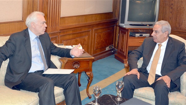 وزير الصناعة خلال