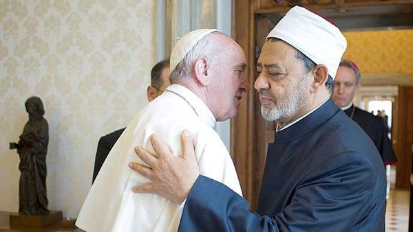 بابا الفاتيكان وشيخ