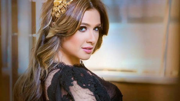 ياسمين عبد العزيز