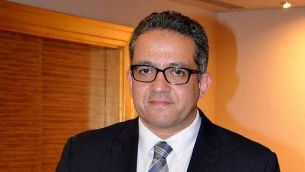 وزير الآثار