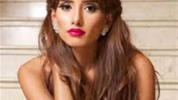 الفنانة زينة