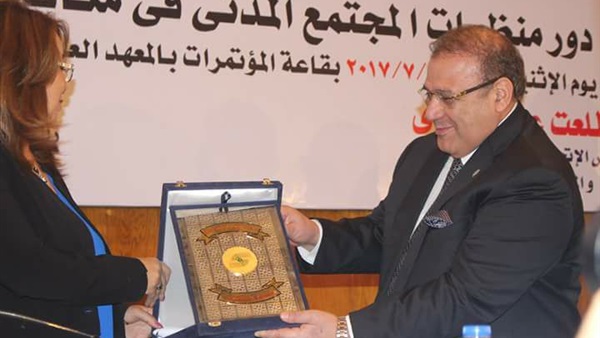 الدكتورة غادة والي