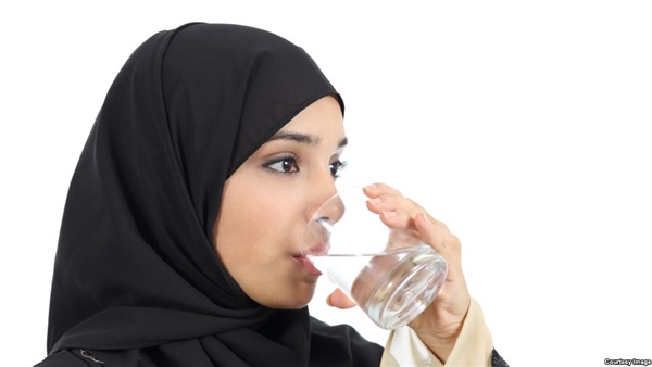 تناول الماء