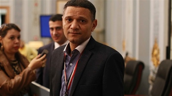 النائب خالد عبد العزيز