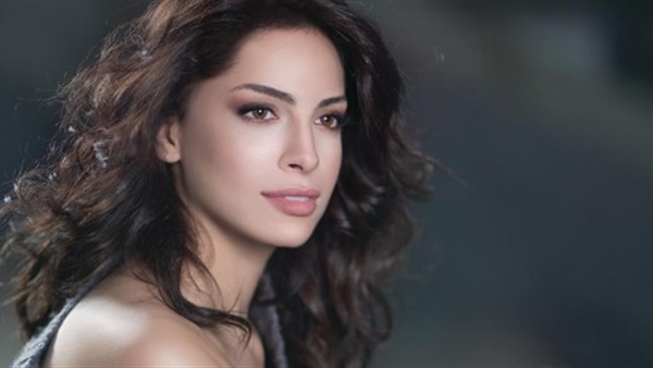 الفنانة آمال ماهر