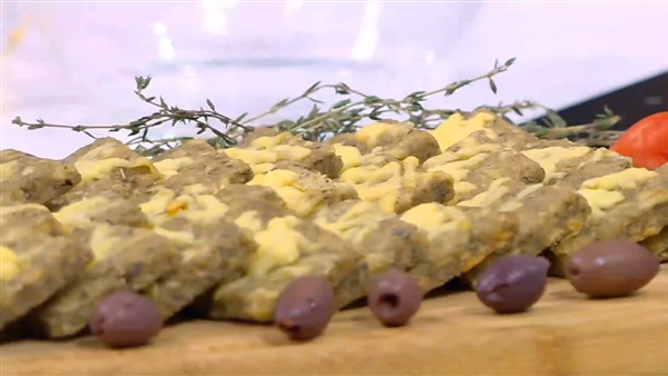 بسكويت مملح بالزيتون