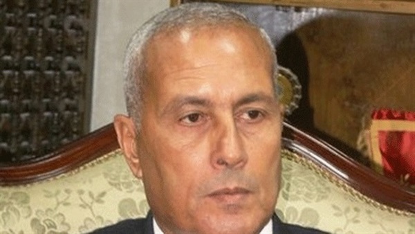 محافظ السويس اللواء