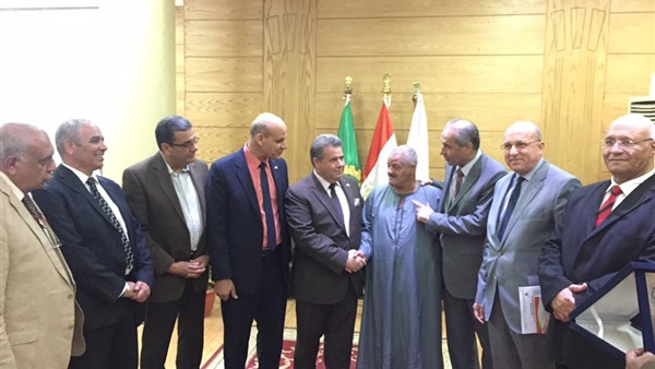 رئيس الجامعة أثناء