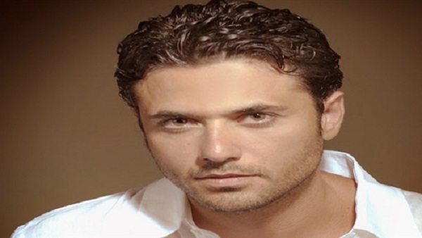 الفنان أحمد عز