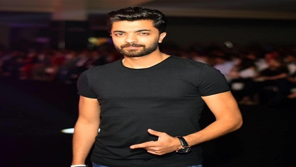 المطرب محمد عباس