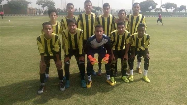 لاعبي المقاولون 2004