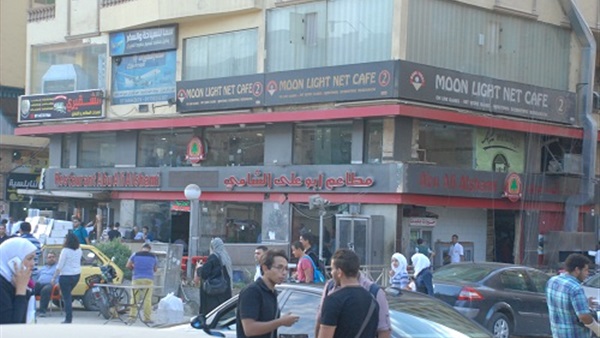 المحلات تحتل الشوارع